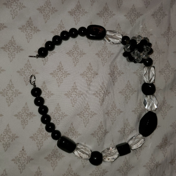 Jewelry - Bold black necklace